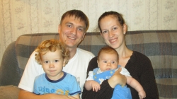 Василий Денисов с семьей