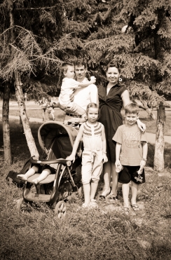 Александр Пушков с семьей